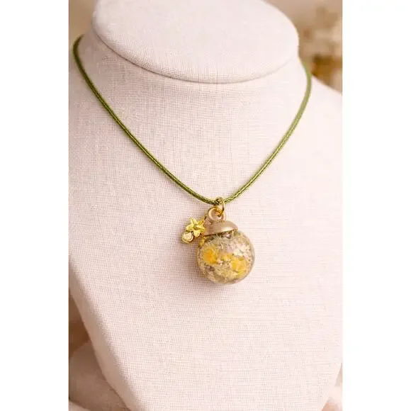 Handmade Chamomile Resin Necklace 18” Green Cord Floral Pendant - Picture 3 of 6